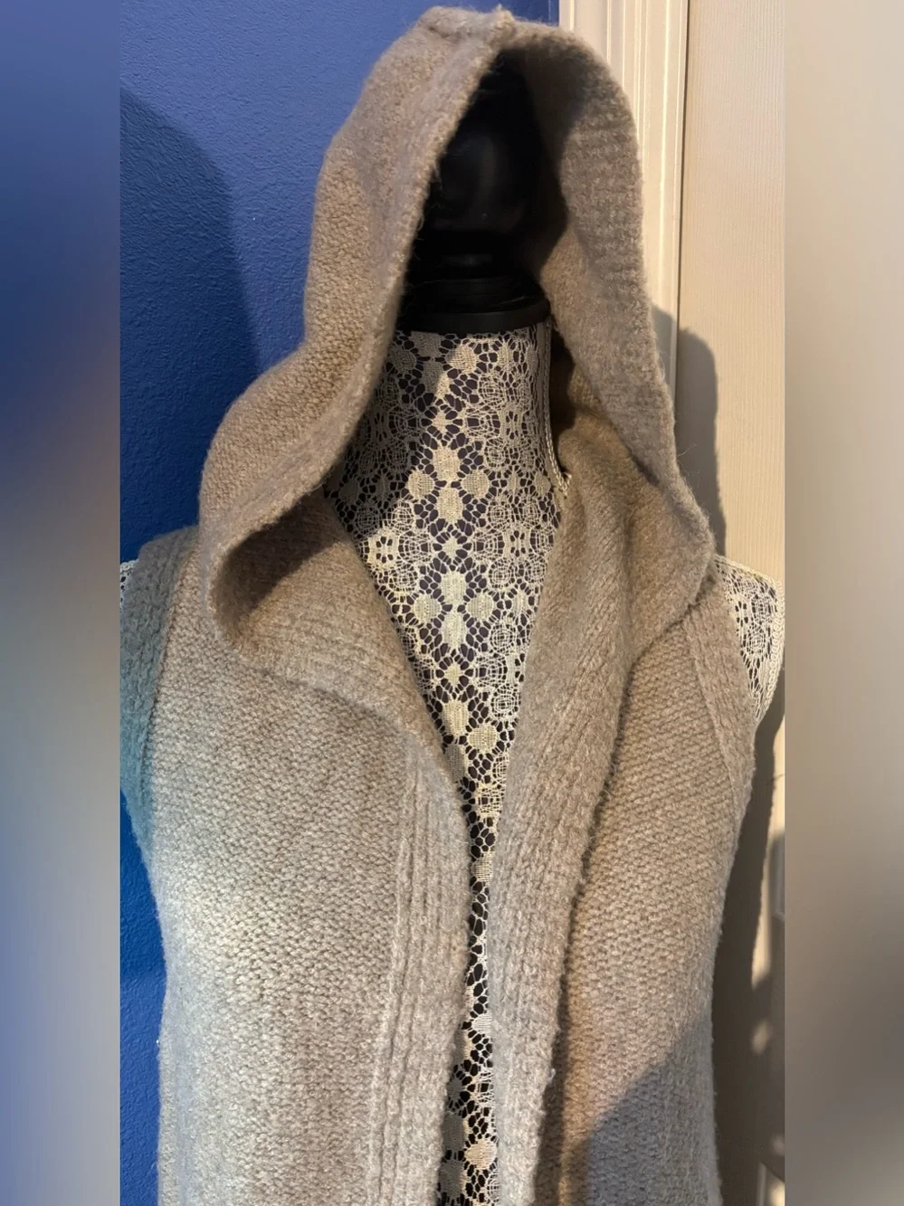 Tahari Light Gray Tan Hooded Sleeveless Knit Cardigan Vest